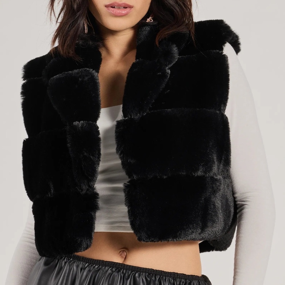 Windsor Perfectly Luxe Faux Fur Cropped Vest Black S